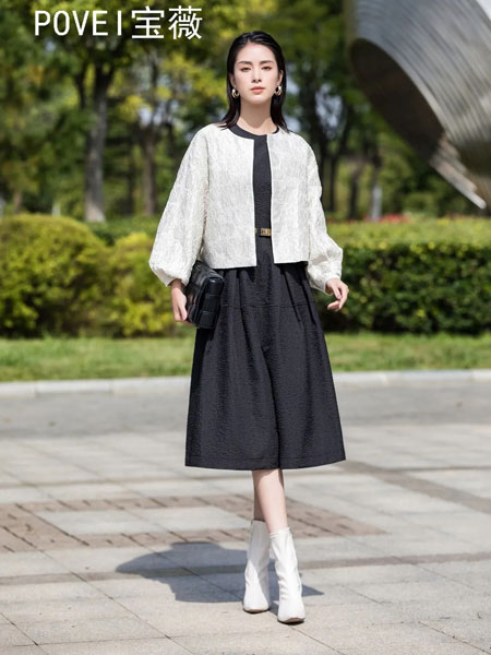 宝薇女装品牌2022春季轻薄短款时尚外套