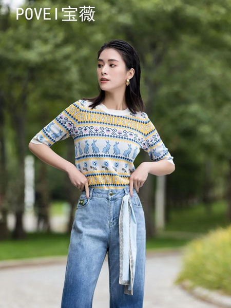 宝薇威廉希尔中文网品牌2022春季复古圆领中袖针织毛衣