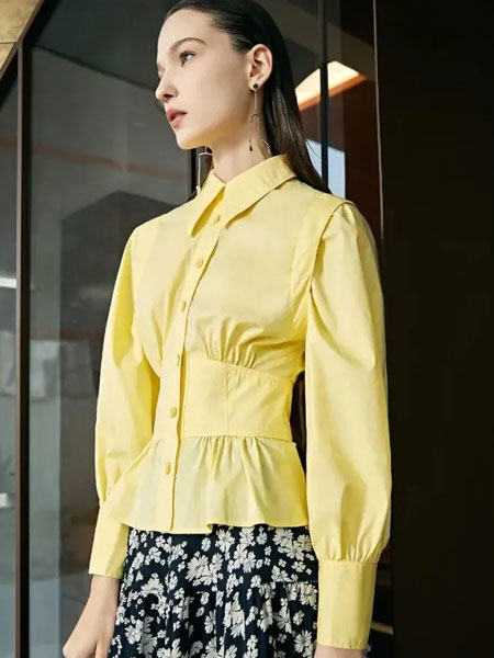 歌锦女装品牌2022春季嫩黄色短款时尚上衣