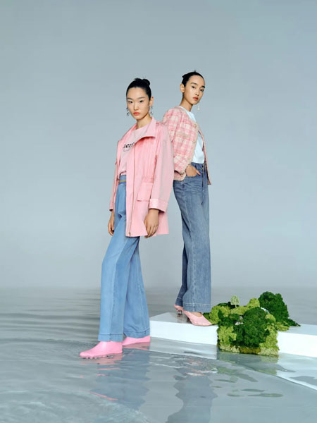 迪赛尼斯女装品牌2022春季粉色气质套装