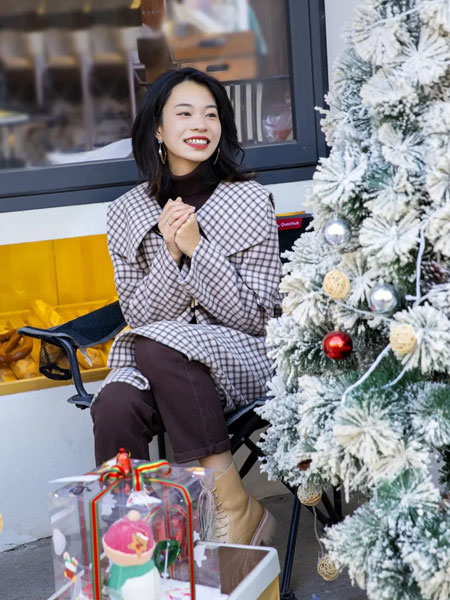依贝奇女装品牌2021冬季格子韩版舒适大衣