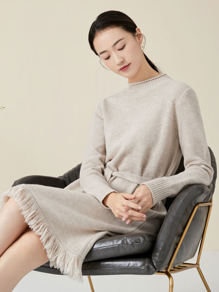 玳莎女装品牌2021冬季柔软舒适连衣裙