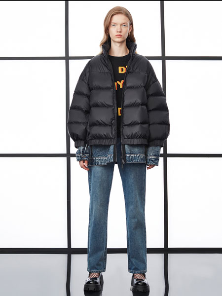 DKNY唐可娜儿女装品牌2021冬季短款时尚保暖羽绒服