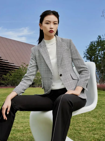 浩洋国际女装品牌2022春季翻领格子外套
