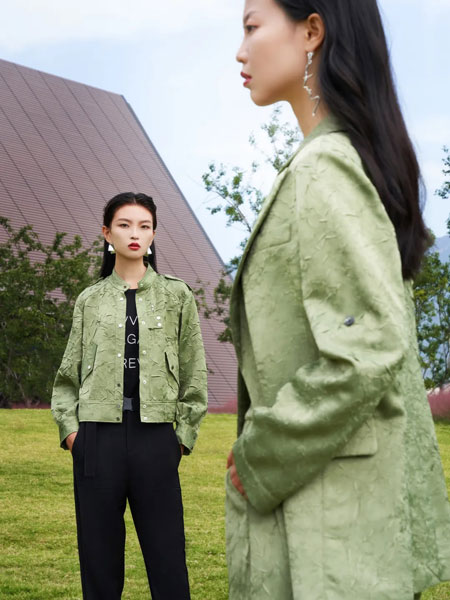 浩洋国际女装品牌2022春季气质时尚提花套装