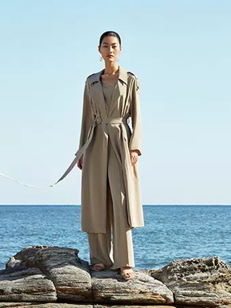路卡西女装品牌2022春夏系腰带长款风衣