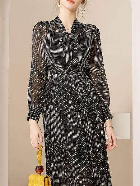 洛诗琳女装品牌2022春季收腰长款时尚连衣裙