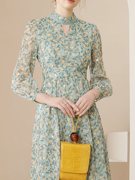 洛诗琳女装品牌2022春季收腰时尚气质长款连衣裙