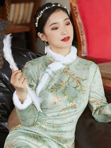 朵拉芭娜女装品牌2021秋冬气质收腰刺绣旗袍裙