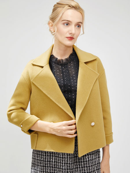 曼哈芙MYHALF女装品牌2021冬季翻领短款舒适外套