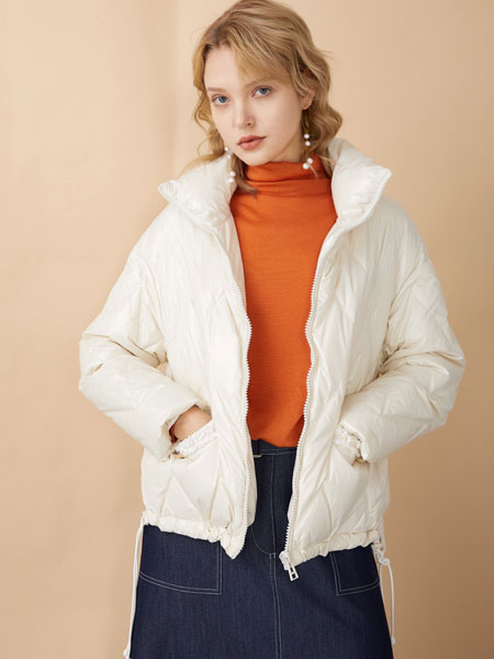 曼哈芙MYHALF女装品牌2021冬季米白色立领轻薄羽绒服