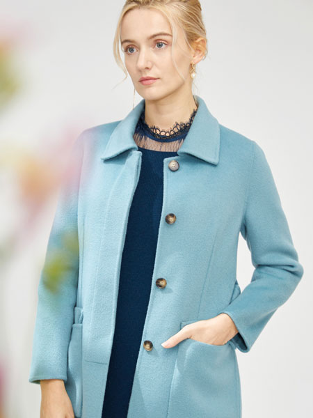 曼哈芙MYHALF女装品牌2021冬季蔚蓝色气质大衣