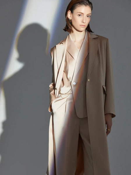珂尼蒂思女装品牌2022春季气质时髦长款大衣