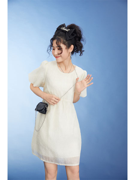 城市衣柜女裝品牌2022春夏甜美簡約白色連衣裙