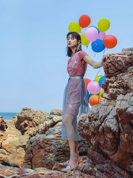 渔女装品牌2022春夏中国风气质拼接连衣裙