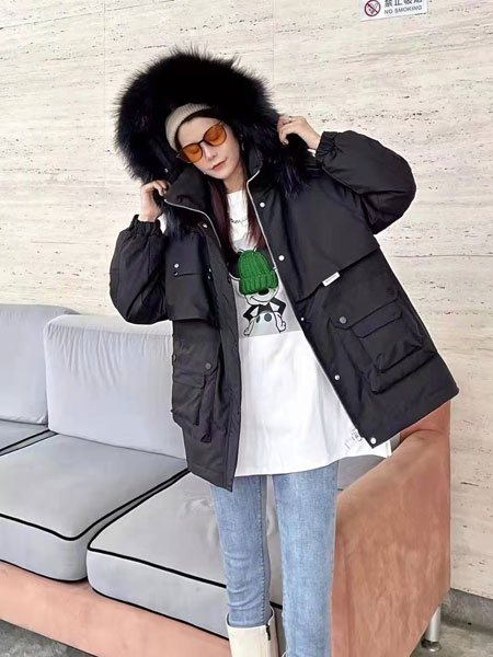 提图斯”(TITSOO)女装品牌2021冬季毛领时尚气质羽绒服
