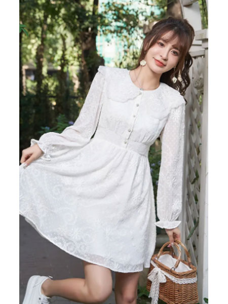 莉雅莉萨女装品牌2022春季白色休闲短款连衣裙