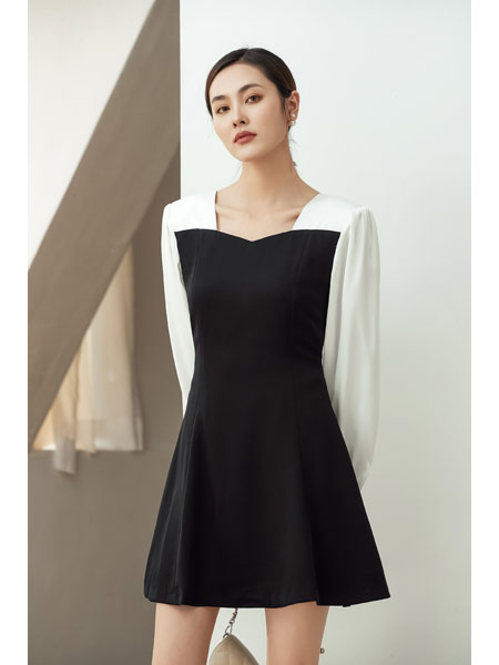尼赫菲女装品牌2022春夏黑白短款连衣裙