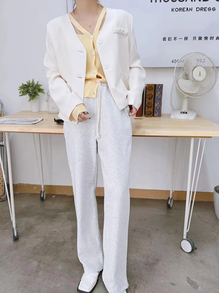 千城女装女装品牌2022春夏纯色白色日系成熟短款外套