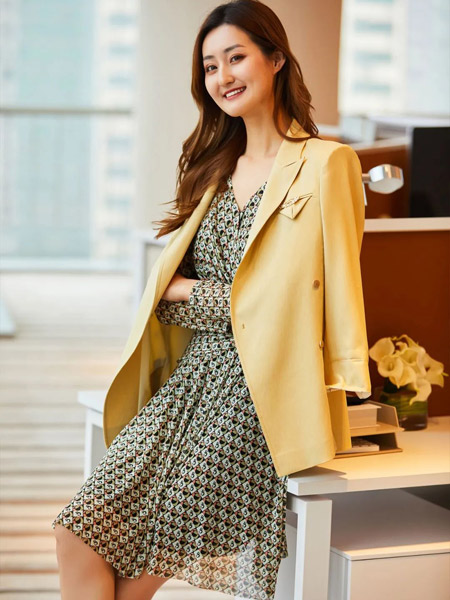 卡索女装品牌2022春夏纯色黄色日系快时尚商务通勤风百搭成熟学院阔型西装外套