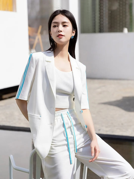基弟女装品牌2022夏季白色纯色日系快时尚简约个性小清新商务成熟学院港风修身条纹套装
