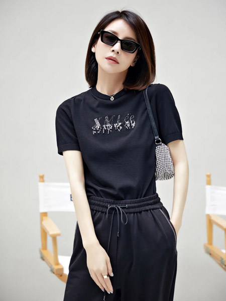 艾米尔女装品牌2022春夏纯色黑色韩版快时尚休闲百搭俏皮通勤风街头范修身短袖T恤