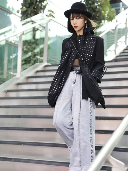 鲁遇Nikita Lu女装品牌2022春夏黑色快时尚休闲摇滚百搭成熟通勤风街头范西装外套