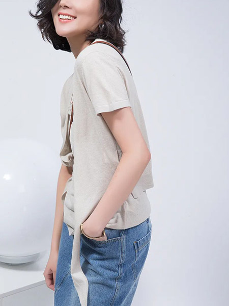 小愚XIAOYU女装品牌2022春夏灰色纯色时尚休闲通勤风街头百搭简约设计感不规则短袖上衣T恤