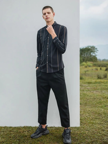 EGOU男装品牌2022春夏黑色深色复古风商务个性日系休闲原宿文艺范条纹长袖修身男士衬衫