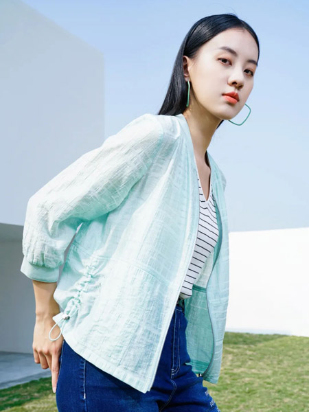 领秀女装品牌2022夏季蓝色纯色韩版快时尚休闲百搭森系小清新通勤风个性短款外套