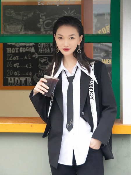 曼诺比菲女装品牌2022春夏黑色日系快时尚商务百搭学院英伦简约潮流中性个性西装外套