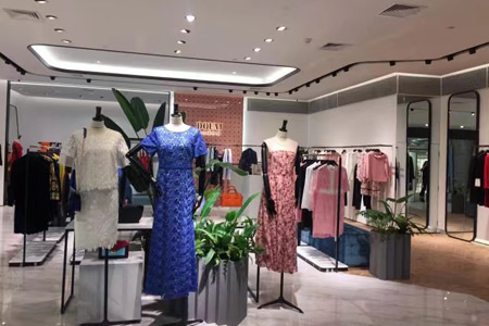 DOUAI WINZIP女装品牌店铺展示