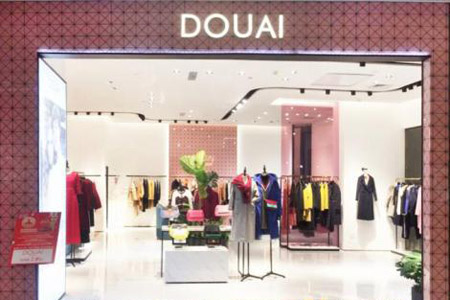 DOUAI WINZIP女装品牌店铺展示