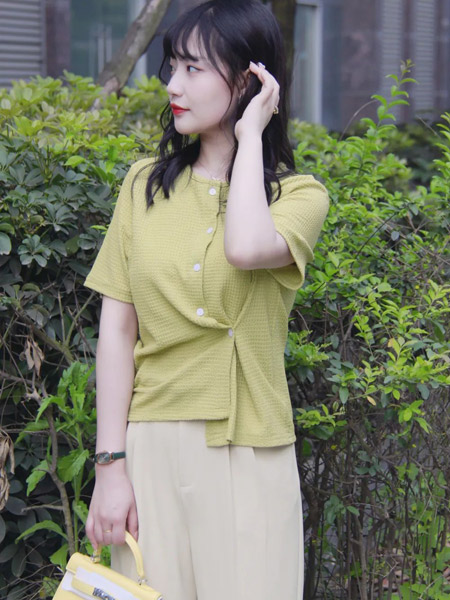 幻彩四季女装品牌2022夏季绿色纯色日系休闲快时尚气质款街头范通勤风不规则修身短袖上衣