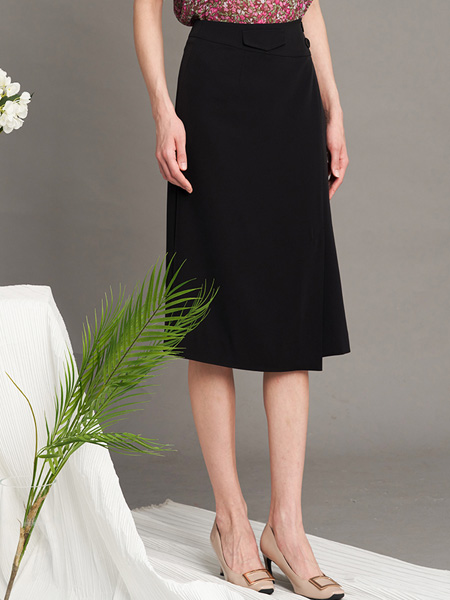 高斯雪岚女装品牌2022春夏纯色黑色日系复古风气质款简约个性女神通勤风不规则高腰半身裙
