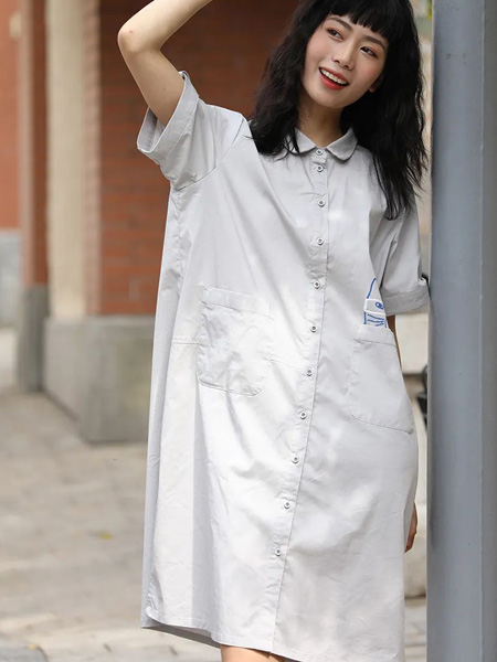 BUKHARA布卡拉女装品牌2022夏季纯色白色韩版原宿小清新通勤风文艺范复古风气质款OVERSIZE连衣裙