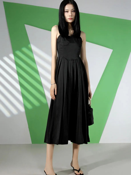 NONO女装品牌2022夏季黑色纯色韩版复古风气质款名媛港风女神收腰长款连衣裙