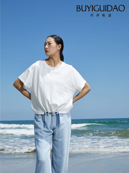 布伊轨道女装品牌2022夏季纯色白色韩版快时尚休闲运动风弹力舒适短袖圆领T恤上衣