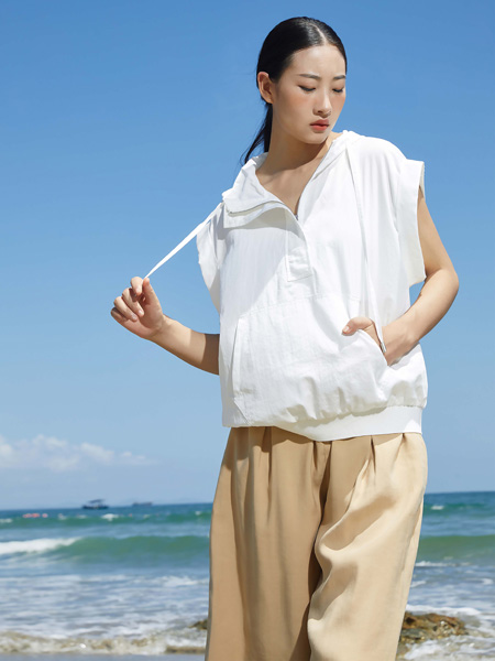布伊轨道女装品牌2022夏季白色纯色日系休闲快时尚百搭运动风潮流个性无袖短款卫衣
