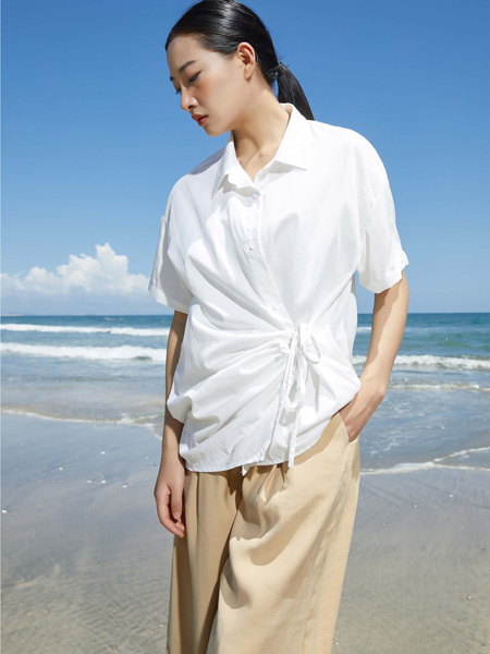 布伊轨道女装品牌2022夏季白色纯色韩版快时尚休闲通勤风小清新百搭气质款短款衬衫上衣