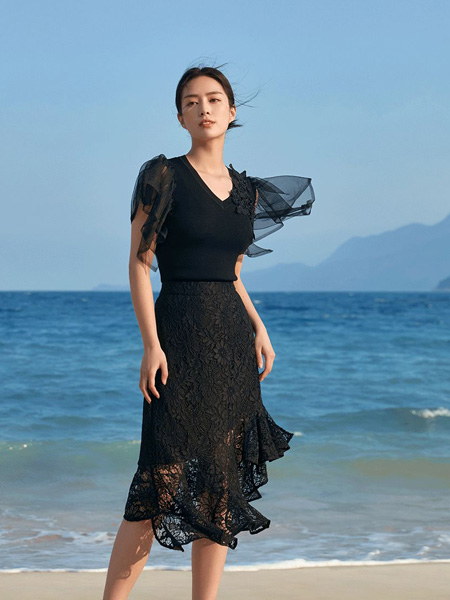媛帆Yuanfan女装品牌2022夏季黑色蕾丝成熟不规则高腰半身裙
