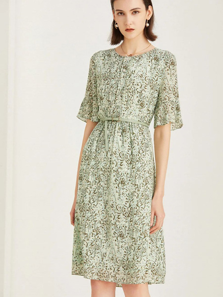 杰西女装品牌2022夏季绿色森系小清新中袖收腰连衣裙