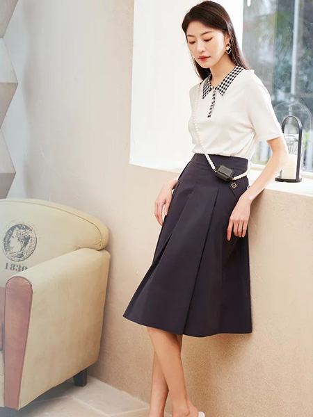 杨门女装品牌2022夏季黑色纯色韩版通勤风高腰半身裙