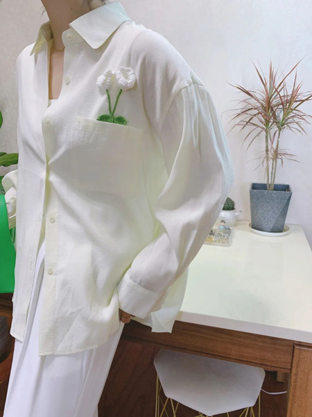 千城女装女装品牌2022夏季白色日系百搭气质款宽松衬衫