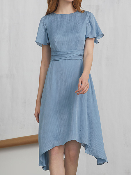 海兰丝女装品牌2022春夏蓝色时尚清新不规则沙滩裙