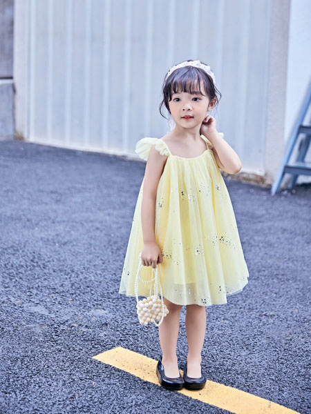 熊卡唯妮童装品牌2022春夏黄色清新公主蓬蓬吊带裙
