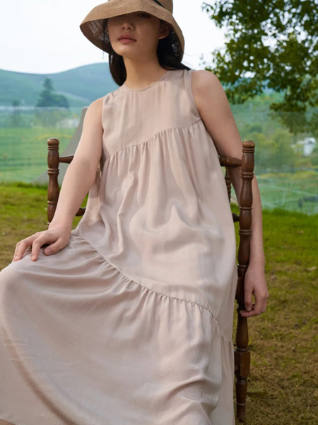 紫辰女装品牌2022夏季纯色圆领无袖简约宽松连衣裙