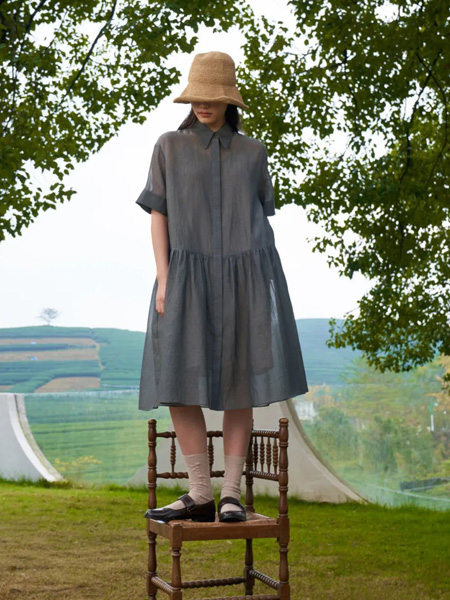 紫辰女装品牌2022夏季纯色中袖原宿风复古风连衣裙