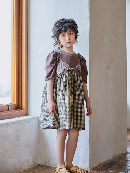 小资范童装品牌2022春夏日系复古风格纹吊带裙