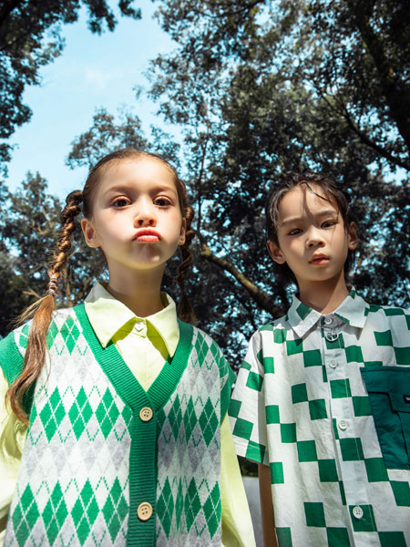 洛小米童装品牌2022春夏绿色学院风宽松女童马甲